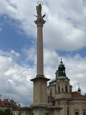 PRAG, CZECH CUBLIC - 8 Temmuz 2022 'de Çek Cumhuriyeti Prag' daki Marian Sütunu.