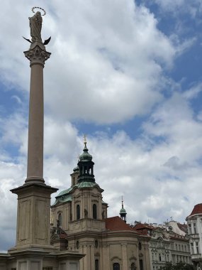 PRAG, CZECH CUBLIC - 8 Temmuz 2022 'de Çek Cumhuriyeti Prag' daki Marian Sütunu.