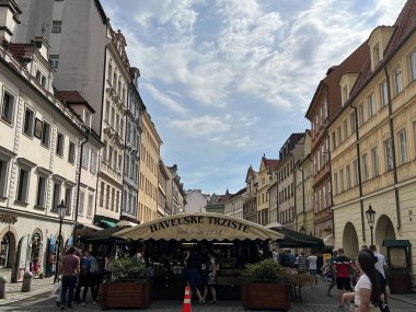 PRAG, CZECH CUBLIC - 9 Temmuz 2022 'de Çek Cumhuriyeti' nin Prag kentinde görüldü..