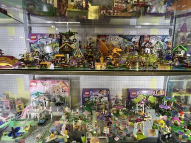 PRAG, CZECH CUBLIC - 9 Temmuz 2022 'de Çek Cumhuriyeti Prag' daki Lego Müzesi.