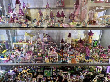 PRAG, CZECH CUBLIC - 9 Temmuz 2022 'de Çek Cumhuriyeti Prag' daki Lego Müzesi.