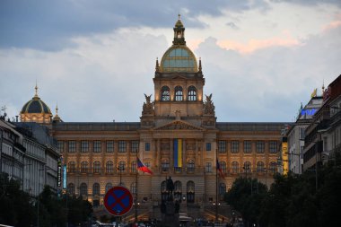 PRAG, CZECH Cumhuriyet - 2 Temmuz 2022 'de Çek Cumhuriyeti' nin Prag kentindeki Ulusal Müze.
