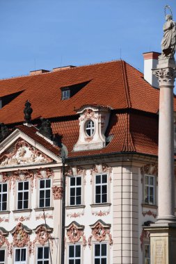 PRAG, CZECH REPUBLIC - 2 Temmuz 2022 'de Çek Cumhuriyeti' nin Prag kentindeki Golz-Kinsky Sarayı.