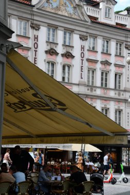 PRAG, CZECH CUBLIC - 9 Temmuz 2022 'de Çek Cumhuriyeti' nin Prag kentinde görüldü..