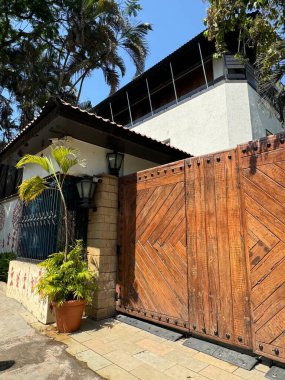 MUMBAI, INDIA - 22 Şubat 2024 'te Hindistan' da Mumbai, Maharashtra 'da görülen Jalsa (Amitabh Bachchans House).