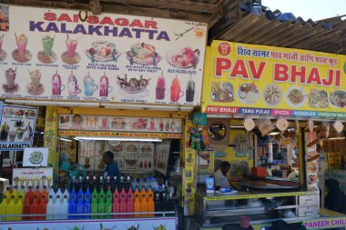 MUMBAI, INDIA - 21 Şubat 2024 'te Juhu Chowpatty Mumbai, Hindistan' da Juhu Plajı 'nda görüldü..