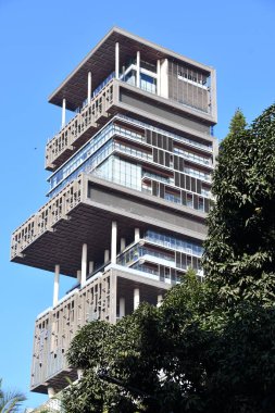 MUMBAI, INDIA - 21 Şubat 2024 'te Hindistan milyarderi Mukesh Ambani' nin Mumbai, Hindistan 'daki evinde görüldü..