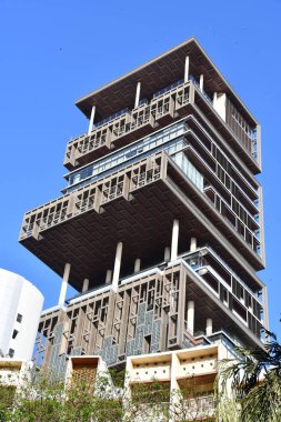 MUMBAI, INDIA - 21 Şubat 2024 'te Hindistan milyarderi Mukesh Ambani' nin Mumbai, Hindistan 'daki evinde görüldü..