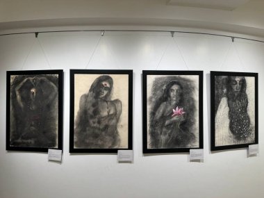 MUMBAI, INDIA - 21 Şubat 2024 'te Hindistan' ın Mumbai kentindeki Jehangir Sanat Galerisinde sergi.