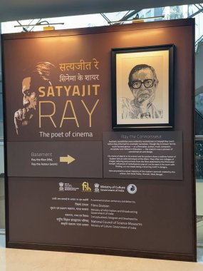 MUMBAI, INDIA - 21 Şubat 2024 'te Hindistan' ın Mumbai kentindeki Hint Sineması Ulusal Müzesi 'nde Satyajit Ray sergisi.