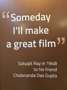 MUMBAI, INDIA - 21 Şubat 2024 'te Hindistan' ın Mumbai kentindeki Hint Sineması Ulusal Müzesi 'nde Satyajit Ray sergisi.