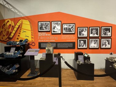 MUMBAI, INDIA - 21 Şubat: Teknoloji, Yaratıcılık ve Hint Sineması 21 Şubat 2024 'te Hindistan' ın Mumbai kentindeki Hint Sineması Ulusal Müzesi 'nde sergilenmektedir..