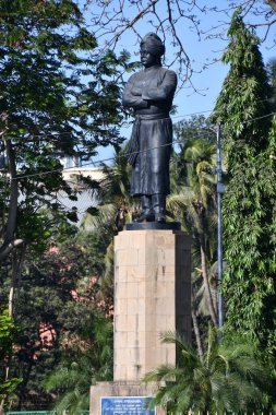 MUMBAI, INDIA - 21 Şubat 2024 'te Hindistan' ın Mumbai şehrinde görülen Swami Vivekananda heykeli.