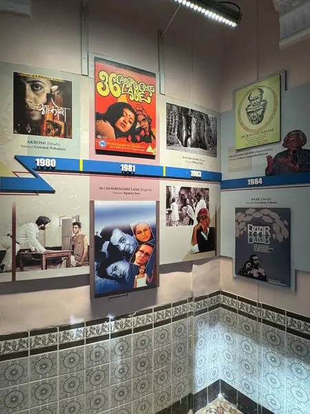MUMBAI, INDIA - 21 Şubat 2024 'te Hindistan' ın Mumbai kentindeki Hint Sineması Ulusal Müzesi 'nde gösterilen Hint Sinemasının Zaman Çizelgesi.