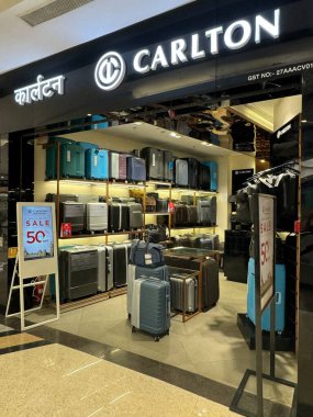MUMBAI, INDIA - 23 Şubat 2024 'te Hindistan' ın Kurla bölgesindeki Phoenix Marketcity Mall 'da görülen Carlton mağazası.