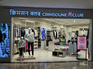 MUMBAI, INDIA - 23 Şubat 2024 'te Hindistan' ın Kurla bölgesindeki Phoenix Marketcity Mall 'daki Crimsoune Club mağazası.