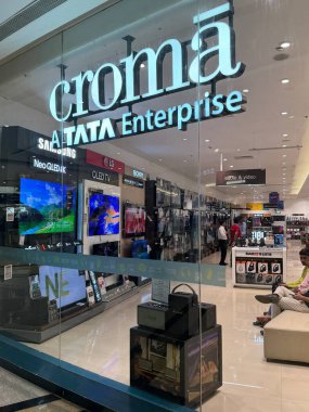 MUMBAI, INDIA - 23 Şubat: Croma - Mumbai, Hindistan 'ın Kurla bölgesindeki Phoenix Marketcity Mall' da bir Tata Enterprise mağazası, 23 Şubat 2024.