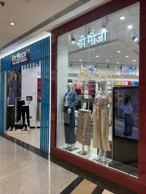 MUMBAI, INDIA - 23 Şubat: De Moza - Mumbai, Hindistan 'ın Kurla bölgesindeki Phoenix Marketcity AVM' de sadece Temel Alış veriş merkezi değil, 23 Şubat 2024 'te görüldüğü gibi.
