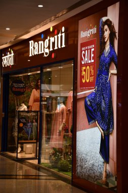 MUMBAI, INDIA - 23 Şubat 2024 'te Hindistan' ın Mumbai kentindeki Phoenix Marketcity Mall 'da görülen Rangriti mağazası.