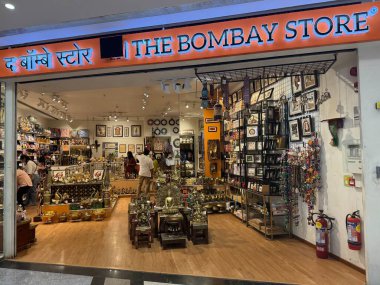 MUMBAI, INDIA - 23 Şubat 2024 'te Hindistan' ın Mumbai kentindeki Phoenix Marketcity Mall 'daki Bombay Mağazası.