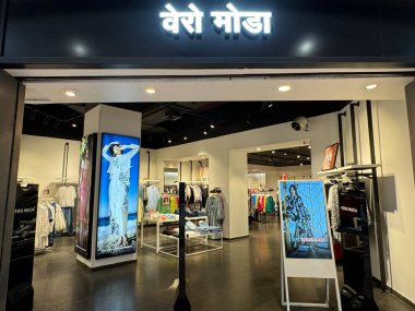 MUMBAI, INDIA - 23 Şubat 2024 'te Hindistan' ın Mumbai kentindeki Phoenix Marketcity Mall 'da görülen Vero Moda mağazası.