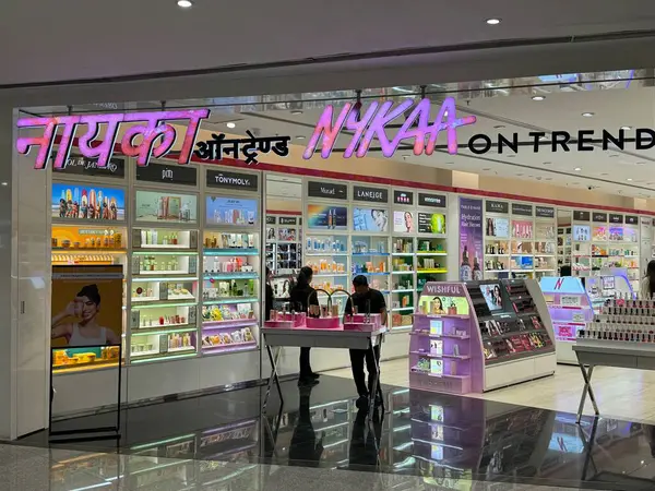 MUMBAI, INDIA - 23 Şubat 2024 'te Hindistan' ın Mumbai kentindeki Phoenix Marketcity Mall 'da görülen Nykaa mağazası.