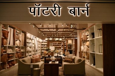 MUMBAI, INDIA - 24 Şubat 2024: Mumbai, Hindistan 'daki Jio World Plaza alışveriş merkezindeki Pottery Barn mağazası.