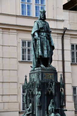 PRAG, CZECH REPUBLIC - 9 Temmuz 2022 'de Çek Cumhuriyeti' nin Prag kentindeki Charles IV Heykeli.