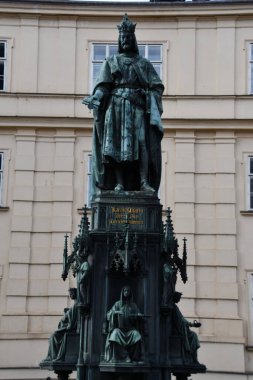 PRAG, CZECH REPUBLIC - 9 Temmuz 2022 'de Çek Cumhuriyeti' nin Prag kentindeki Charles IV Heykeli.