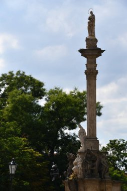 PRAG, CZECH CUBLIC - 8 Temmuz 2022 'de Çek Cumhuriyeti Prag' daki Hradcany Meydanı.