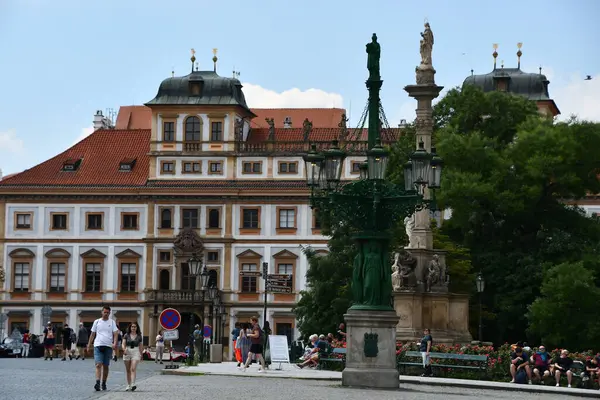 PRAG, CZECH CUBLIC - 8 Temmuz 2022 'de Çek Cumhuriyeti Prag' daki Toskana Sarayı.