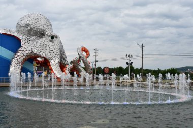 1 Temmuz 2023 'te Branson, Missouri' deki Boardwalk 'ta görülen akvaryum..