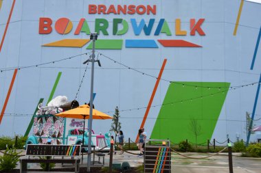 1 Temmuz 2023 'te Branson, Missouri' deki Boardwalk 'ta görülen akvaryum..