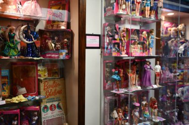 BRANSON, MO - 1 Temmuz 2023 'te Branson, Missouri' deki BECK Branson Müzesi 'nde (Worlds Larest Toy Museum Complex) Barbie sergisi.