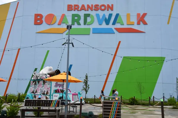 1 Temmuz 2023 'te Branson, Missouri' deki Boardwalk 'ta görülen akvaryum..