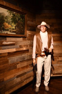 10 Temmuz 2023 'te Branson, Missouri' deki Hollywood Balmumu Müzesi 'nde John Wayne balmumu heykeli görüldü..