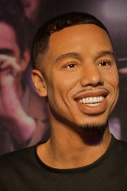 BRANSON, MO - 10 Temmuz 2023 'te Branson, Missouri' deki Hollywood Balmumu Müzesi 'nde Michael B Jordan balmumu heykeli.