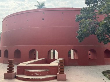 DELHI, Hindistan - 19 Şubat 2023 'te Hindistan' ın Delhi kentindeki Jantar Mantar Gözlemevi 'nde görüldü..