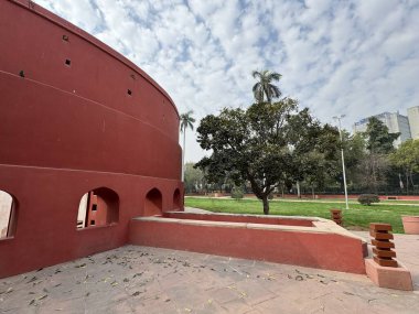 DELHI, Hindistan - 19 Şubat 2023 'te Hindistan' ın Delhi kentindeki Jantar Mantar Gözlemevi 'nde görüldü..
