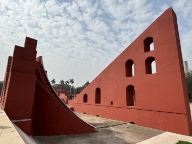 DELHI, Hindistan - 19 Şubat 2023 'te Hindistan' ın Delhi kentindeki Jantar Mantar Gözlemevi 'nde görüldü..
