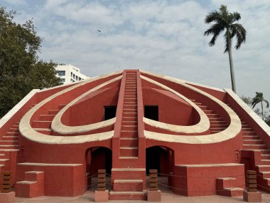 DELHI, INDIA - 19 Şubat 2023 'te Hindistan' ın Delhi kentindeki Jantar Mantar Gözlemevi 'nde Misra Yantra.