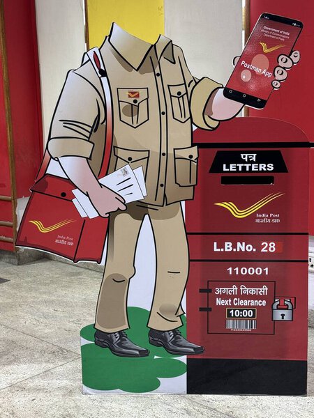 ДЕЛИ, ИНДИЯ - ФЕБ 22: Dak Bhawan India Post в Дели, Индия, как видно 22 февраля 2024 года.