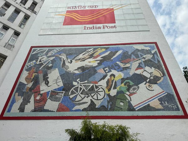 ДЕЛИ, ИНДИЯ - ФЕБ 22: Dak Bhawan India Post в Дели, Индия, как видно 22 февраля 2024 года.