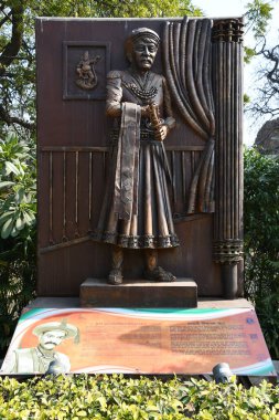 DELHI, Hindistan - 18 Şubat 2024 'te Hindistan' ın başkenti Delhi 'deki Shaheedi Park' ta görülen Balaji Vishwanath Bhatt heykeli.