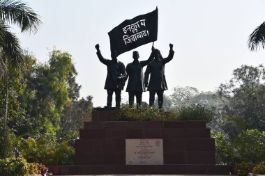DELHI, INDIA - 18 Şubat 2024 'te Hindistan' ın başkenti Delhi 'deki Shaheedi Park' ta görülen Engizisyon Zindabad heykeli.