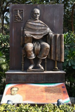 DELHI, INDIA - 18 Şubat 2024 'te Hindistan' ın Şehedi Parkı 'nda görülen Ishwar Chandra Vidyasagar heykeli.
