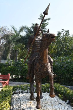 DELHI, INDIA - 18 Şubat 2024: Maharana Pratap heykeli Delhi, Hindistan 'da Shaheedi Park' ta görüldü..