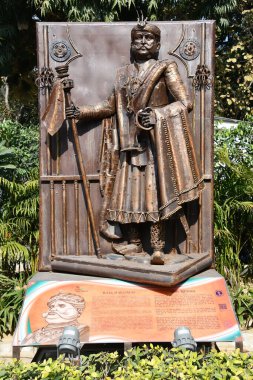 DELHI, Hindistan - 18 Şubat 2024 'te Hindistan' ın Delhi kentindeki Shaheedi Park 'ta Raja Surajmal heykeli.