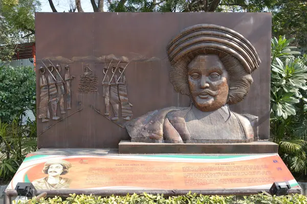 DELHI, INDIA - 18 Şubat: Raja Ram Mohan Roy heykeli 18 Şubat 2024 'te Hindistan' ın başkenti Delhi 'deki Shaheedi Park' ta görüldü.