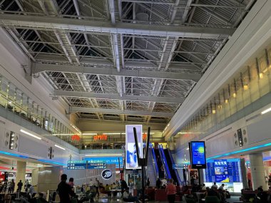 DUBAI BAE - 17 Şubat 2023 'te Dubai, BAE' deki Dubai Uluslararası Havalimanı 'nda görülen Terminal 1.